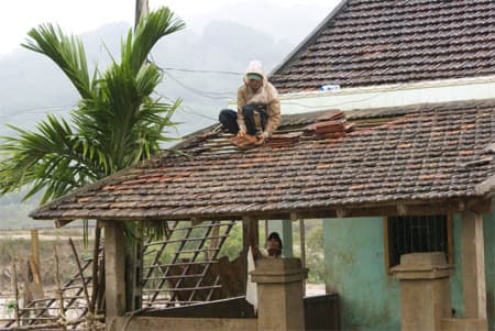 Chuyện ghi ở vùng bị lũ cô lập
