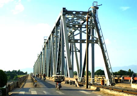 Bảo đảm giao thông phục vụ sửa chữa cầu Việt Trì