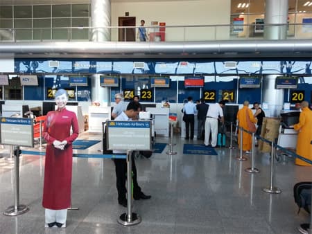 Vietnam Airlines triển khai hệ thống Kiosk Check–in tại sân bay Nội Bài