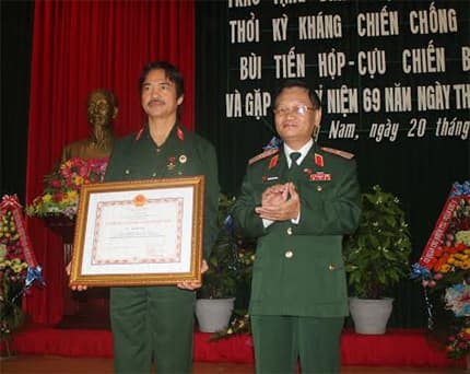 Chiến sĩ lái xe thiết giáp thời chống Mỹ được phong tặng danh hiệu Anh hùng LLVTND