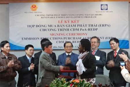 Ký thỏa thuận đầu tiên về mua giảm phát thải phục vụ phát triển năng lượng tái tạo