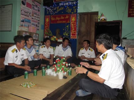 Giao thừa trên đỉnh sóng