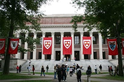Đại học Harvard rúng động vì xì căng đan gian lận thi cử