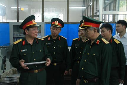 Thượng tướng Nguyễn Chí Vịnh thăm, làm việc với các Nhà máy Z121, Z117 và Z176