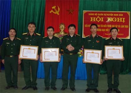 Tạo bước chuyển về chất lượng công tác quốc phòng địa phương từ học tập và làm theo Bác