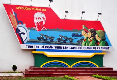 “Phong cách 239” qua áp phích cổ động