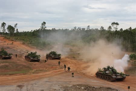 Tháng Tư ở Lữ đoàn Xe tăng 215