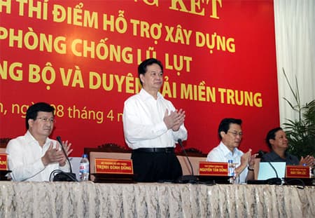 Tiếp tục nhân rộng mô hình hỗ trợ nhà ở chống lũ cho hộ nghèo