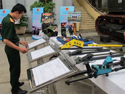 Vận động, huy động các nguồn lực trong nước, quốc tế