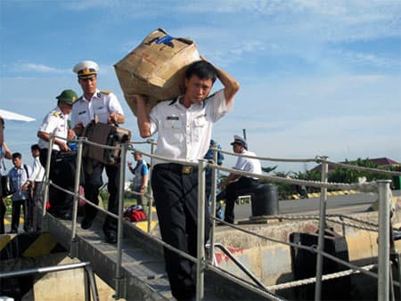 Đoàn cán bộ TP Hà Nội thăm quân, dân huyện đảo Trường Sa