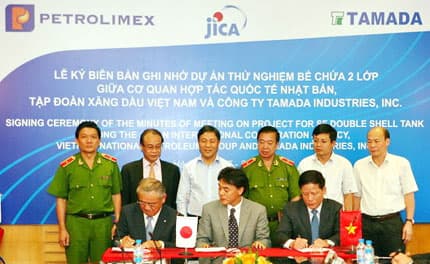 Ký biên bản hợp tác triển khai dự án thử nghiệm bể chứa 2 lớp phòng tránh rò rỉ chất nguy hại