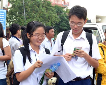 Thí sinh bị đình chỉ chủ yếu do mang điện thoại di động vào phòng thi