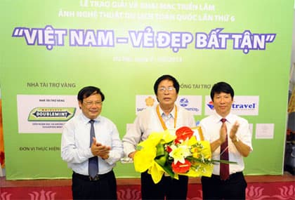 Trao giải cuộc thi ảnh nghệ thuật du lịch “Việt Nam-vẻ đẹp bất tận”