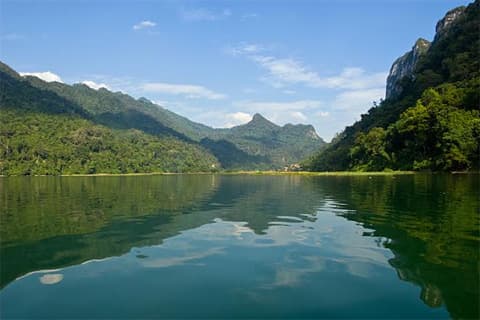 Ngỡ ngàng cảnh đẹp hồ Ba Bể