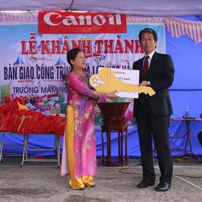 Bàn giao công trình lớp học và khu phụ trợ cho trường mầm non ở Bắc Ninh