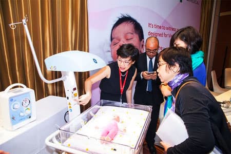 GE giới thiệu thiết bị y tế giúp cải thiện việc chăm sóc trẻ sơ sinh tại Việt Nam
