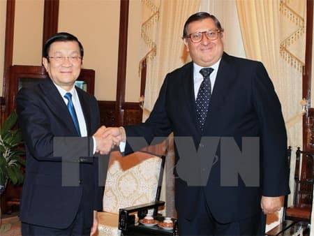 Chủ tịch nước Trương Tấn Sang tiếp Đại sứ Chile chào từ biệt