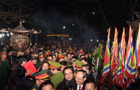 Hàng vạn người dự khai Ấn đền Trần xuân Giáp Ngọ 2014