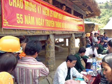 Khám bệnh, cấp thuốc miễn phí nhân ngày Thầy thuốc Việt Nam