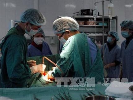 Khắc phục hậu quả vụ sập cầu treo tại Lai Châu: Nỗ lực cứu chữa các nạn nhân