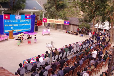 Biên giới trong lòng dân