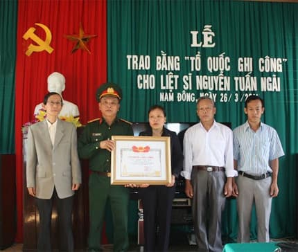 Trao bằng Tổ quốc ghi công cho Liệt sĩ Nguyễn Tuấn Ngãi