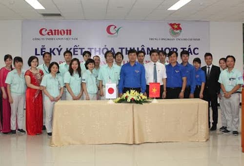 Ký thỏa thuận hợp tác trao học bổng “Canon - Chắp cánh nhân tài”
