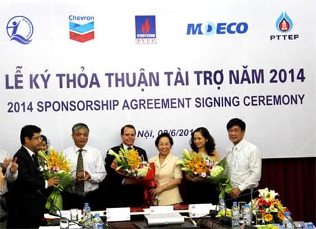 Tài trợ 3 tỷ đồng cho các chương trình giáo dục tại Việt Nam