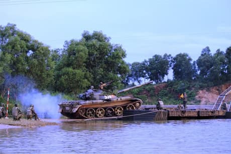 Nâng cao trình độ cơ động vượt chướng ngại nước cho các lữ đoàn binh chủng