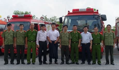 Nhật Bản: Bàn giao 10 xe cứu hỏa đã qua sử dụng cho Việt Nam