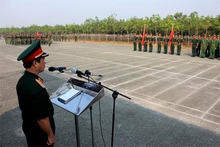 Trung tướng Nguyễn Quốc Khánh kiểm tra các khối diễu binh, diễu hành