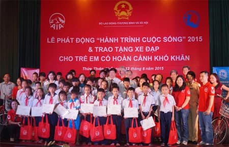 “Hành trình cuộc sống” đến với trẻ em nghèo tỉnh Thừa Thiên Huế