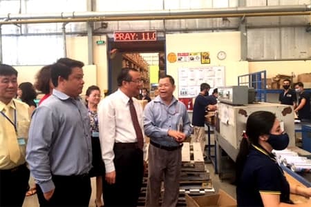 Chiến dịch “Sơn hạnh phúc-Vẽ yêu thương” ra mắt dây chuyền sản xuất sản phẩm đầu tiên
