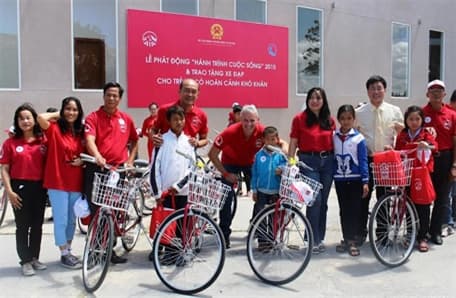 “Hành trình cuộc sống” đến với trẻ em nghèo tỉnh Lâm Đồng