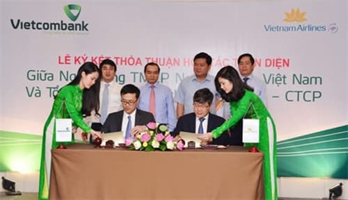 Vietnam Airlines và Vietcombank ký kết thỏa thuận hợp tác toàn diện