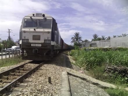 Băng qua đường sắt, một người bị tàu hỏa tông tử vong