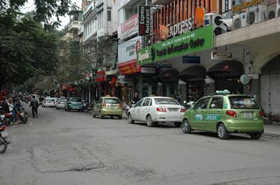 Dẹp nạn taxi trá hình: Cần có giải pháp mạnh