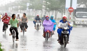 Gió mùa đông bắc gây mưa to và tố lốc