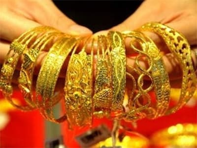 Triển vọng kinh tế thế giới ảm đạm, vàng xuống giá