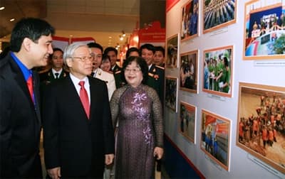 Triển lãm ảnh "Đoàn TNCS Hồ Chí Minh tiếp nối truyền thống- Vững bước tương lai"