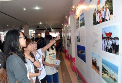 Khai mạc triển lãm “Báo Thanh niên với Trường Sa”