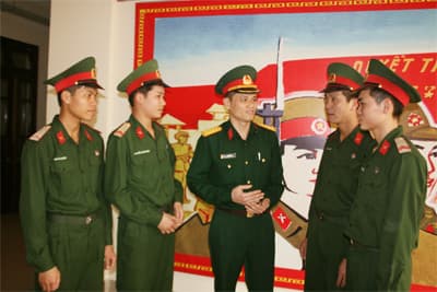 Bốn chiến sĩ dũng cảm phối hợp bắt cướp