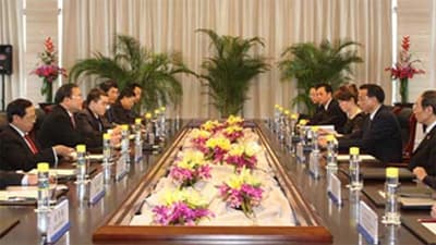 Phó Thủ tướng Hoàng Trung Hải hội kiến Phó Thủ tướng Trung Quốc Lý Khắc Cường