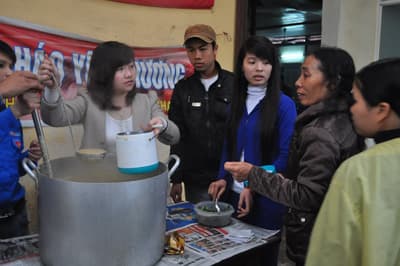 “Nồi cháo yêu thương” ấm lòng người bệnh