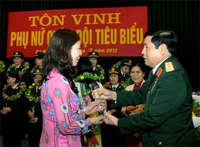 Ngát hương những bông hoa "hai giỏi"
