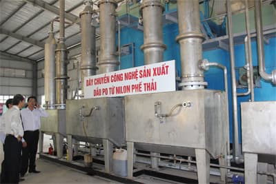 Ra mắt sản phẩm dầu công nghiệp sản xuất từ rác thải