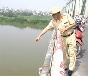 Cảnh sát giao thông 6 lần cứu người tự tử