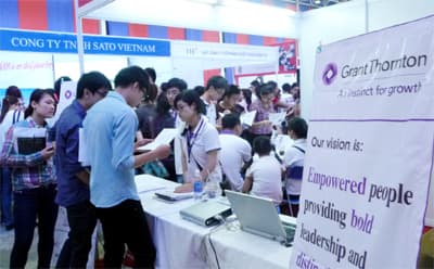 Sinh viên với việc làm trong tầm tay