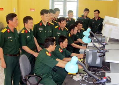 Nâng trình độ thợ sửa chữa tổ hợp tên lửa