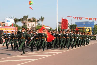 Mít tinh, diễu hành kỷ niệm 40 năm ngày giải phóng Quảng Trị